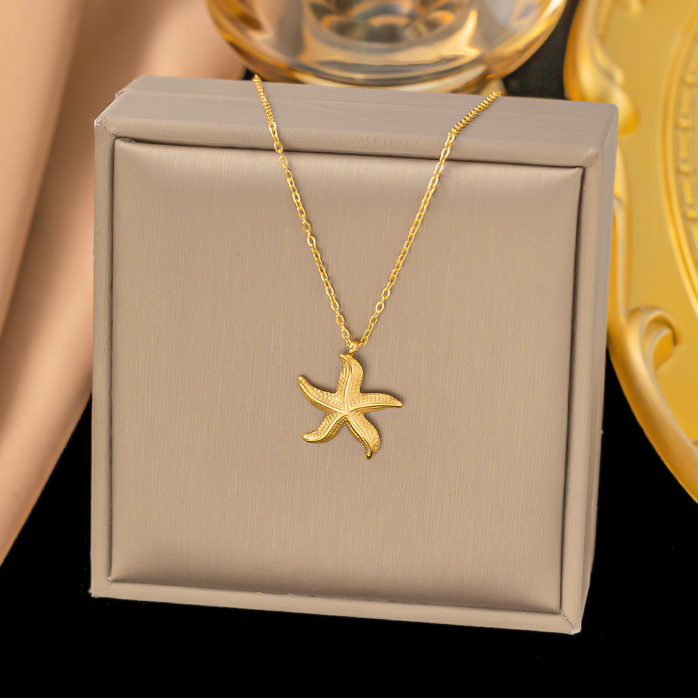 Heart-shaped pendant stainless steel necklace