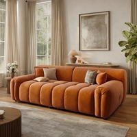 Ensemble de canapés modulaires capitonnés en velours orange, style mid-century, avec sièges profonds et accoudoirs incurvés surdimensionnés pour le salon