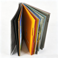 Impression de livres et magazines de haute qualité avec couverture en carton et reliure dissimulée pour l'introduction de produits