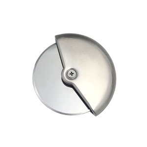 قطاعة بيتزا دائرية احترافية أنيقة من الفولاذ المقاوم للصدأ 304 للاستخدام مرة واحدة بقطر 9.5 سم - Product Image 2