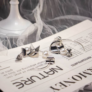 Boucles d'oreilles classiques en alliage d'argent 925 avec un tempérament unique, design polyvalent pour unisexe, plaqué argent - Product Image 6