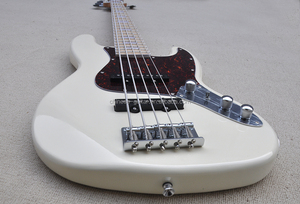 Guitare basse électrique Flyoung Milk WHite 5 cordes, manche en érable, accastillage chromé - Product Image 2
