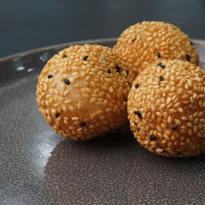 批发冷冻炒芝麻球中国传统小吃点心糯米芝麻球