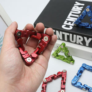 2024 nouveauté jouet <span class=keywords><strong>Anti</strong></span>-<span class=keywords><strong>Stress</strong></span> soulagement portable métal allié Triangle soulagement du <span class=keywords><strong>Stress</strong></span> jouets créatifs - Product Image 4