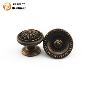 Boutons <span class=keywords><strong>de</strong></span> <span class=keywords><strong>meuble</strong></span> ronds multi-styles en alliage <span class=keywords><strong>de</strong></span> zinc bronze antique, poignées <span class=keywords><strong>de</strong></span> tiroir à trou unique pour armoire - Product Image 6