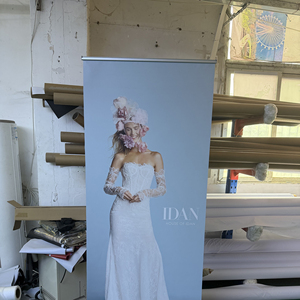 Banner Enrollable Trader 85x200cm, Soporte de Aluminio de Tamaño Personalizado, Banner Gráfico Retráctil - Product Image 3