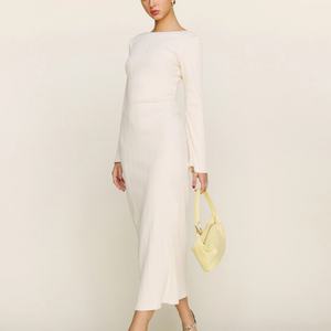 Robe pull longue côtelée blanche élégante à manches longues et dos nu pour femme, collection 2024 - Product Image 3