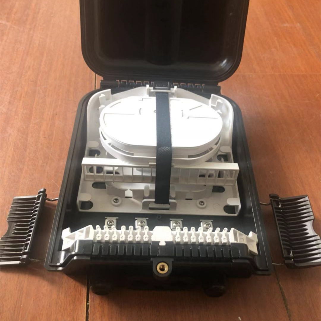 Pole Mount Fiber Optic Termination Box Outdoor Network 16 Ports