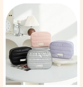 Bolsa de Aseo Portátil Acolchada al por Mayor, Bolsa de Maquillaje de Tela Suave de Alta Calidad, Bolsa de Almacenamiento Impermeable para Cosméticos - Product Image 3