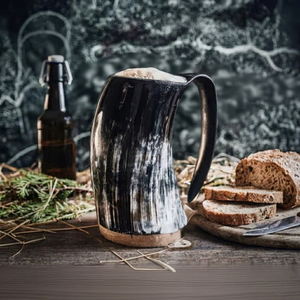 Jarra de Cerveza Vikinga Rústica para Fiestas Medievales, Festivales y Colecciones de Regalos de Inspiración Nórdica - Product Image 1