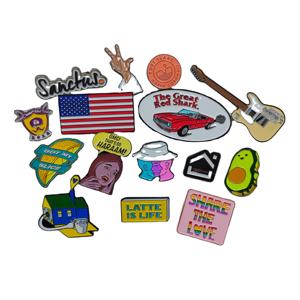 Pins de Solapa de Metal Esmaltado Personalizados en Oferta, con Técnica de Fundición, Diseño de Abeja de Miel de <span class=keywords><strong>Anime</strong></span> Arcoíris, Cierre de Mariposa - Product Image 4