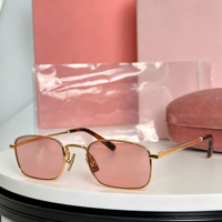 Lunettes de soleil unisexes Fashion Square à monture large argentée, avec verres dégradés gris, protection UV400, pour la plage et les activités de plein air