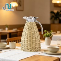 Carafe isotherme en rotin tressé à la main avec doublure en verre rose, à double paroi, pour la maison et l'hôtel