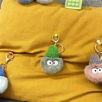Vente en gros de porte-clés à pompons, poupée en peluche mignonne, boule en peluche de fourrure douce, jouets en peluche de dessin animé, porte-clés pompon de voiture avec yeux pour pendentif de sac