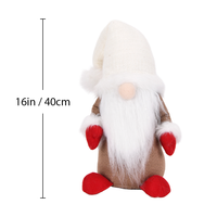Bonnet en tricot crème, poupée gnome de Noël en peluche assise avec bottes en feutre rouge et bordure en fourrure pour la décoration d'étagère de chambre d'enfant