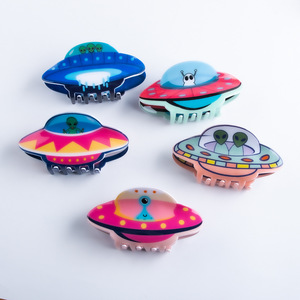 Nuovo Design Unico Divertente Cartone Animato Serie <span class=keywords><strong>Anime</strong></span> Plastica 9,5 cm Alieno Astronave UFO Forma Fantasia Fermaglio per Capelli per Ragazze Accessorio per Capelli - Product Image 1