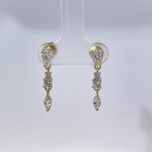 Pendientes Largos Clásicos y Elegantes de Tianyu Gems, Chapados en Latón con Oro, con Circonita Blanca en Corte Marquesa para Mujer - Product Image 4