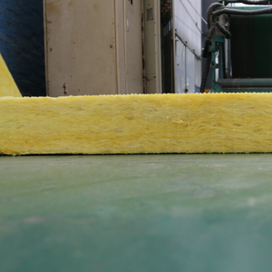 Dalle <span class=keywords><strong>de</strong></span> <span class=keywords><strong>laine</strong></span> <span class=keywords><strong>de</strong></span> fibre <span class=keywords><strong>de</strong></span> <span class=keywords><strong>verre</strong></span> A1 <span class=keywords><strong>de</strong></span> classe européenne pour <span class=keywords><strong>panneau</strong></span> sandwich en métal 64kg/m3 75mm excellentes dalles d'isolation en <span class=keywords><strong>laine</strong></span> <span class=keywords><strong>de</strong></span> <span class=keywords><strong>verre</strong></span> acoustique thermique - Product Image 3