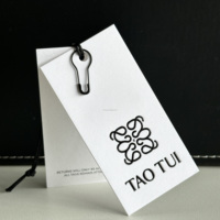 Étiquette en papier gaufré blanc écologique, étiquette de vêtement à bascule, logo personnalisé, impression sérigraphique, forme et taille personnalisables pour les vêtements