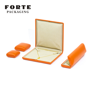 Boîte à bijoux FORTE en cuir orange et velours, personnalisée avec logo, pour bagues et pendentifs, emballage de voyage de luxe - Product Image 6