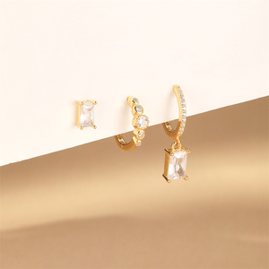 Ensemble de boucles d'oreilles tendance S925 : Créoles carrées en zircon et clous d'oreilles étoile raffinés - Product Image 3
