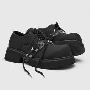 Chaussures à bout épais de style punk pour hommes et femmes, chaussures derby à plateforme mate, chaussures de couple cloutées sous-culturelles - Product Image 1