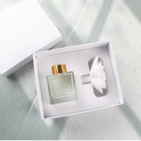Diffuseur de parfum Finru Reed, pierre aromatique, bouteille en verre carrée de 100 ml, fleur en porcelaine, parfum d'ambiance artisanal, huile essentielle, cadeau de luxe