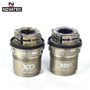 Buje de bicicleta Novatec Freehub 32H con eje pasante, rodamientos sellados, montaje de disco, espaciado de brida de 65 mm - Product Image 3