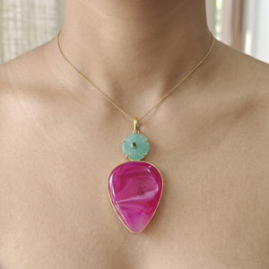 Colgante Floral Tallado de Ágata Geoda Rosa Natural con Druzy de Calcedonia Aqua y Pequeños Esmeraldas CZ, Chapado en Oro de 18k, Collar de Joyería para Mujer - Product Image 2
