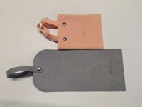 Pochette de rangement pour lunettes et bijoux en microfibre avec bouton-pression, logo personnalisable, un indispensable pour les voyages et les cadeaux.