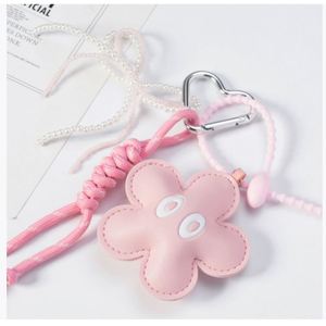 Llavero de Cuero PU Rosa con Hermosa Flor, Colgante para Bolso, Regalo para Niños, Bonito y Moderno Adorno para Bolso - Product Image 2