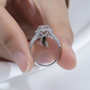 แหวนหมั้นเพชรเม็ดกลมทองคำ 18K รุ่น MSR-1755 สำหรับผู้หญิง จาก Messi Jewelry - Product Image 4