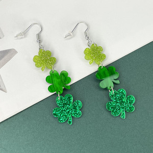 Pendientes de joyería con corte geométrico simple, trébol de cuatro hojas verde, accesorio de la suerte, pendientes largos de resina con labio hueco brillante y exagerado - Product Image 6