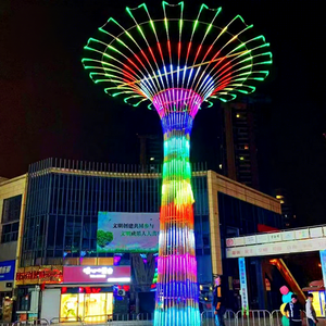 Tour de lumière de Noël verticale à LED pour les grandes décorations extérieures et les installations festives - Product Image 1