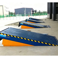 Plataforma Niveladora Hidráulica Fija para Muelles, Ajustable en Altura para Diferentes Modelos de Camiones de Carga