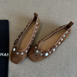Nouvelles Ballerines Respirantes à Rivets Floraux, Design Niche Printemps-Été 2026, Chaussures Plates Décolletées pour Femmes - Product Image 5