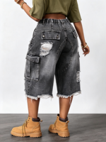 Shorts Capri en Jean Gris Foncé Déchiré Taille Haute pour Femmes Rondes avec Poches Latérales et Ourlet Effiloché – Style Streetwear Distressed