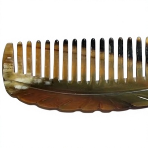Peigne en corne de buffle de qualité supérieure, fait main, écologique, respectueux de la peau, couleurs noires, design moderne, artisanat naturel - Product Image 1