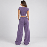 Ensemble deux pièces pour femme, crop top violet et pantalon large en nylon tricoté épais, style streetwear Y2K vintage délavé, avec logo personnalisé, fabrication sur mesure.