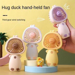 3 개의 풍속 옵션이있는 새로운 귀여운 만화 미니 휴대용 팬 포옹 오리 디자인 배터리 전원 제조 소스 - Product Image 5