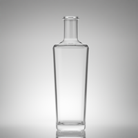 Bouteille carrée classique en verre extra clair 70cl vide pour gin et vodka, avec bouchon en liège et impression personnalisée du logo
