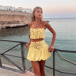 Verano moda tirantes Crop <span class=keywords><strong>Tos</strong></span> y minifaldas plisadas mujer Color sólido correa de espagueti camiseta sin mangas conjunto de 2 piezas - Product Image 2