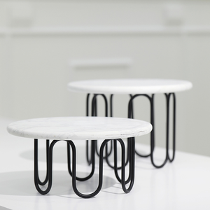 Soporte para servidor de pastel de último diseño con acabado de primera calidad y usos ocasionales con patas redondeadas doradas en nuevo estilo - Product Image 1