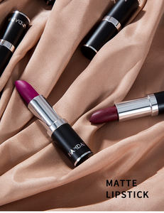 Hochleistungs-Wasserfeste Lippenstift-Kollektion mit 12 Teintverbessernden Farbtönen & Seidig-Glatter Textur - Product Image 5