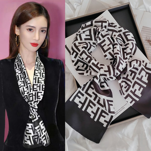 Écharpe en soie fine à imprimé monogramme <span class=keywords><strong>noir</strong></span> et blanc, inspirée des créateurs, foulard multi-usage en twill pour femme - Product Image 2