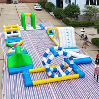 Parcours d'obstacles aquatiques gonflables modulaires avec toboggans et plateformes en PVC pour utilisation en lac et en parc aquatique en mer
