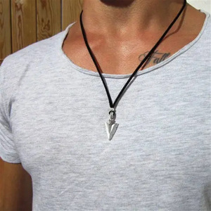 Collar de Flecha Triangular Vintage para <span class=keywords><strong>Hombre</strong></span>, Collar Vikingo con Punta de Flecha, Collar de <span class=keywords><strong>Cadena</strong></span> Larga para <span class=keywords><strong>Hombre</strong></span>, Joyería de Aleación Plateada - Product Image 4