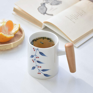 Mug en céramique peint à la main avec logo imprimé, poignée en bois, motif dessin animé, porcelaine blanche, 201-300 ml, compatible lave-vaisselle et micro-ondes, idéal pour les fêtes - Product Image 3