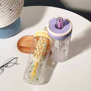 1000ml Niedliche Frucht- und Blumenmuster Umweltfreundliche Plastik-Wasserflasche mit Strohhalm BPA-frei Auslaufsicher für Erwachsene - Product Image 2