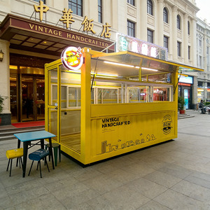 Un carrito de comida totalmente equipado para la venta de hamburguesas, hot dogs y papas fritas. - Product Image 1